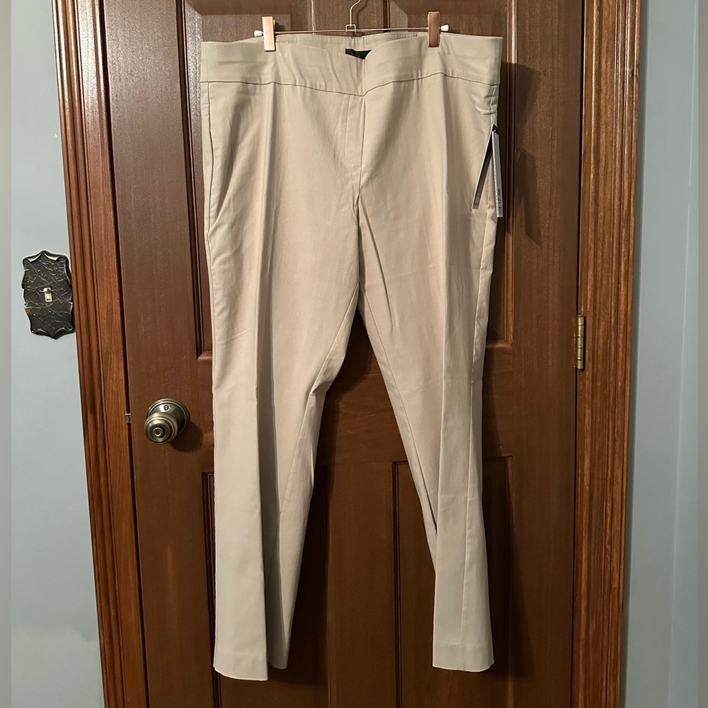 NWT Khaki pull on straight leg pants 22WP